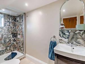 a bathroom with a sink and a shower at 2 Bed in York oc-96097 in Helmsley +15 photos