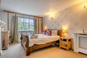 a bedroom with a bed and a window at 5 Bed in Bramfield oc-sftmh in Bramfield