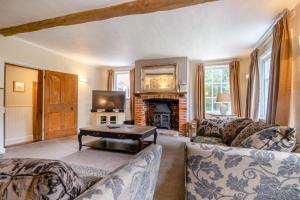 a living room with a couch and a fireplace at 5 Bed in Bramfield oc-sftmh in Bramfield