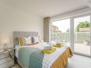 a bedroom with a bed and a large window at 2 Bed in Northallerton oc-83398 in Brompton