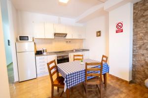 a kitchen with a table and chairs and a refrigerator at Edificio Prieto VIV 2B in Puerto del Rosario