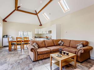 a living room with a couch and a table at 3 Bed in Taunton oc-blaba in Oake