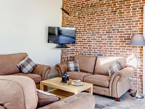 a living room with two couches and a tv at 3 Bed in Taunton oc-blaba in Oake