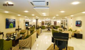 a salon with a waiting room with green chairs at City Rose Hotel Suites in Amman