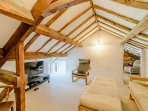 a living room with wooden ceilings and wooden beams at 5 Bed in Harrogate oc-83663 in Summer Bridge