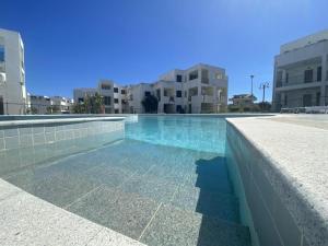 a swimming pool in the middle of a building at Apartmán Sole Vita u moře in Isca Marina +2 photos
