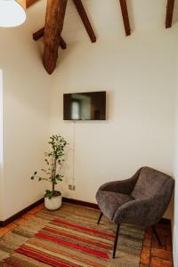 a living room with a chair and a rug at Il Paliarete in Orvieto