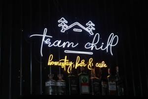 a neon sign that says team club happiness for a cake at Trạm Chill Homestay in Khu Chi Lăng