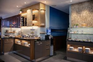 a kitchen with a counter with dishes on it at Hotel König Ludwig II in Garching bei München