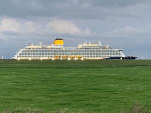 a cruise ship is docked in a field at Huus Diekblick Ditzum in Bunde