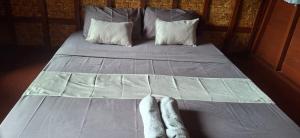 a bed with a pair of feet on it at Bungalow Bangket in Selaparang