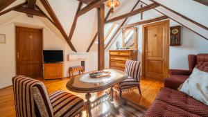 a living room with a table and chairs at Moslavačka Priča Holiday Homes in Mala Ludina