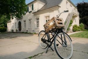 a bike with a basket parked in front of a house at KAROLINGERHOF - Mosel in Kröv +60 photos