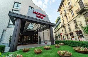 a building with a sign that reads leeds hotel at Leonardo Hotel Milan City Center in Milan
