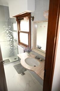 a bathroom with a sink and a shower at Castelvi casa boutique in Saladillo +18 photos