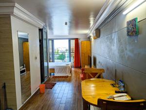 a room with a table and a room with a bed at Résidence Houé in Cotonou