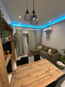 a living room with a table and a couch at L&A Appartement in Montargis