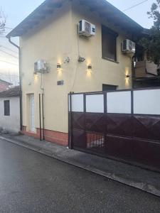a building with a gate and a fence at Apartman EN in Dušanovac (historical)