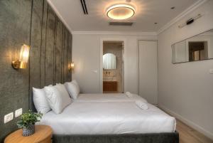 a bedroom with a large white bed in a room at Golden Estate - גולדן אסטייט in Safed +16 photos
