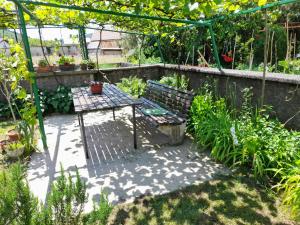 Vrt ispred objekta Apartman Francesca