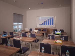Televisi dan/atau pusat hiburan di Sparks Odeon Sukabumi, ARTOTEL Curated