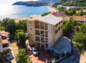 an aerial view of a building next to the ocean at Beachfront Sunset Apartments Sutomore in Brca