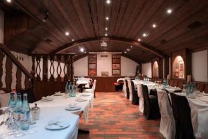 a dining room with white tables and chairs at Hotel Brößler in Stockstadt am Main