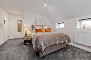 a bedroom with a large bed with orange pillows at Studio Room, Parking, Contractors and Relocators, Weekly Deals in Maidstone