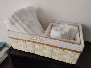 a basket filled with towels on top of a table at B&B Casa Fortunata in Milan
