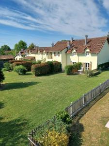 a large house with a fence in a yard at Reves au Soleil in Thiviers