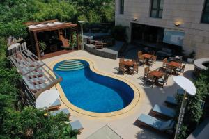 an overhead view of a swimming pool with tables and chairs at Heaven Prestige Hotel in Jounieh