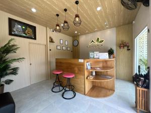 a salon with two pink stools in a room at Rachawadee House Phang Nga in Phangnga