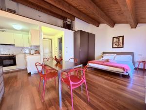 a bedroom with a bed and a table and chairs at Casa Petrucci 2 centro storico, accesso ztl e park gratuito in Forlì