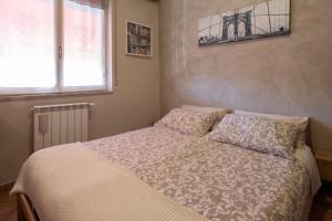 a bedroom with a bed and a window at Albergo Ristorante Brera in Inveruno