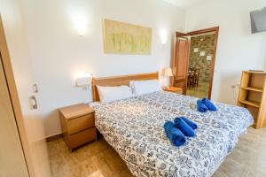 a bedroom with a bed with blue towels on it at Edificio Prieto VIV 2C in Puerto del Rosario