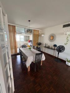 a dining room with a table and chairs in a room at Oasis du 7e ciel in Pointe-à-Pitre
