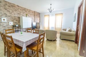 a living room with a table and chairs and a couch at Edificio Prieto VIV 2C in Puerto del Rosario