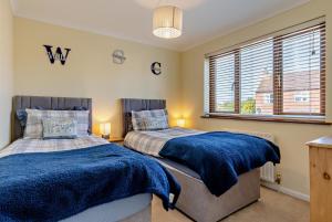 a bedroom with two beds and a window at 3 Bed in Bodham oc-1sfc in Bodham