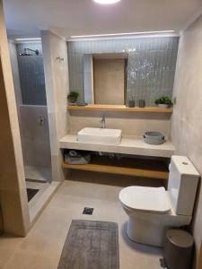 Bany a Karatza's suite