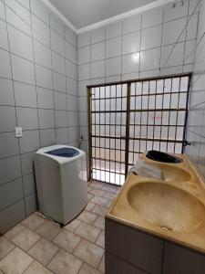 a bathroom with a tub and a toilet at Sereny Stone Palace in Rondonópolis