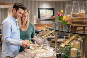 a man and a woman preparing food in a bakery at Alt Lohbrügger Hof in Hamburg
