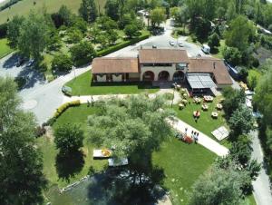 an overhead view of a house with a group of people at ZEcamping 3 dog friendly avec piscine au bord du lac de la Thésauque in Nailloux +46 photos