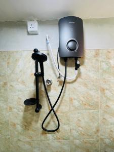 a room with a hair dryer on the floor at Diddi's in Weligama