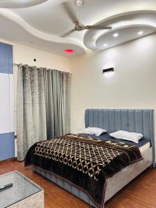 a bedroom with a bed and a ceiling at Dream heaven in Greater Noida