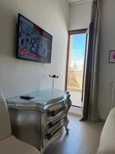 a living room with a table and a window at Elamar Apartments in Gallipoli