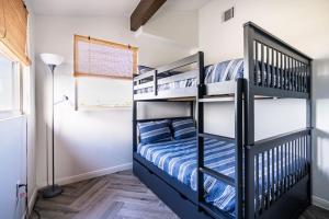 a bedroom with two bunk beds in a room at 6 Bedroom, 3 unit Triplex in Crystal Beach in Port Bolivar