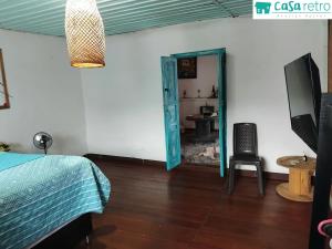 a bedroom with a bed and a mirror and a table at Casa Retro Acacias Hostel in Acacías