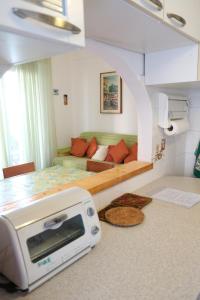 a room with a bed and a microwave on the floor at La Casa di Riki by PortofinoVacanze in Rapallo