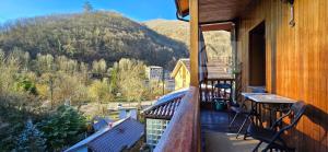 a balcony with a view of a mountain at La Casona y El Apartamento De La Foz in Lugar de Arriba
