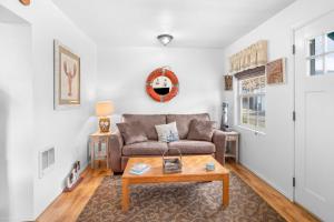 a living room with a couch and a table at Easy Street Cottage in Rockaway Beach